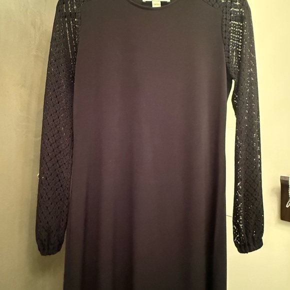 Michael Kors black shift dress with lace pattern on sleeves - Picture 3 of 13